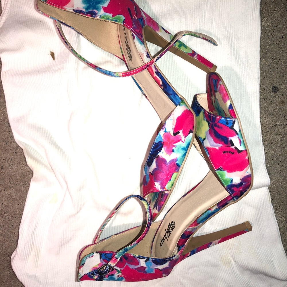 Floral print heel